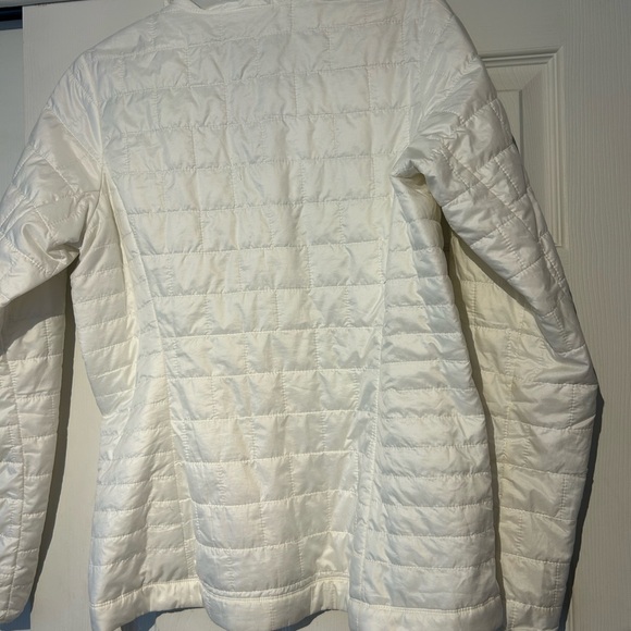 Patagonia women’s light weight puffer jacket - Picture 5 of 7